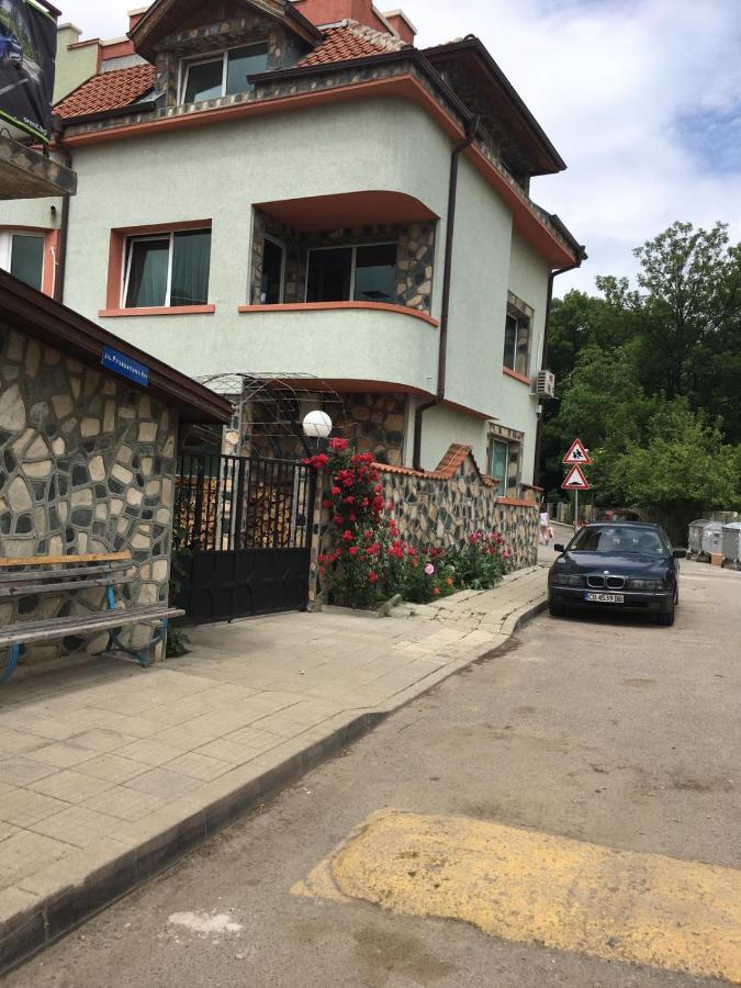 АПАРТАМЕНТ ЗА ГОСТИ Момчил" София Экстерьер фото